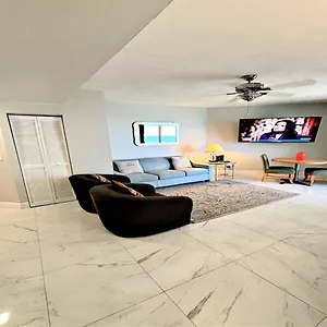 14th Floor 2 Bedroom Direct Oceanfront Wyndham Ocean Walk Daytona 1401 Apartment